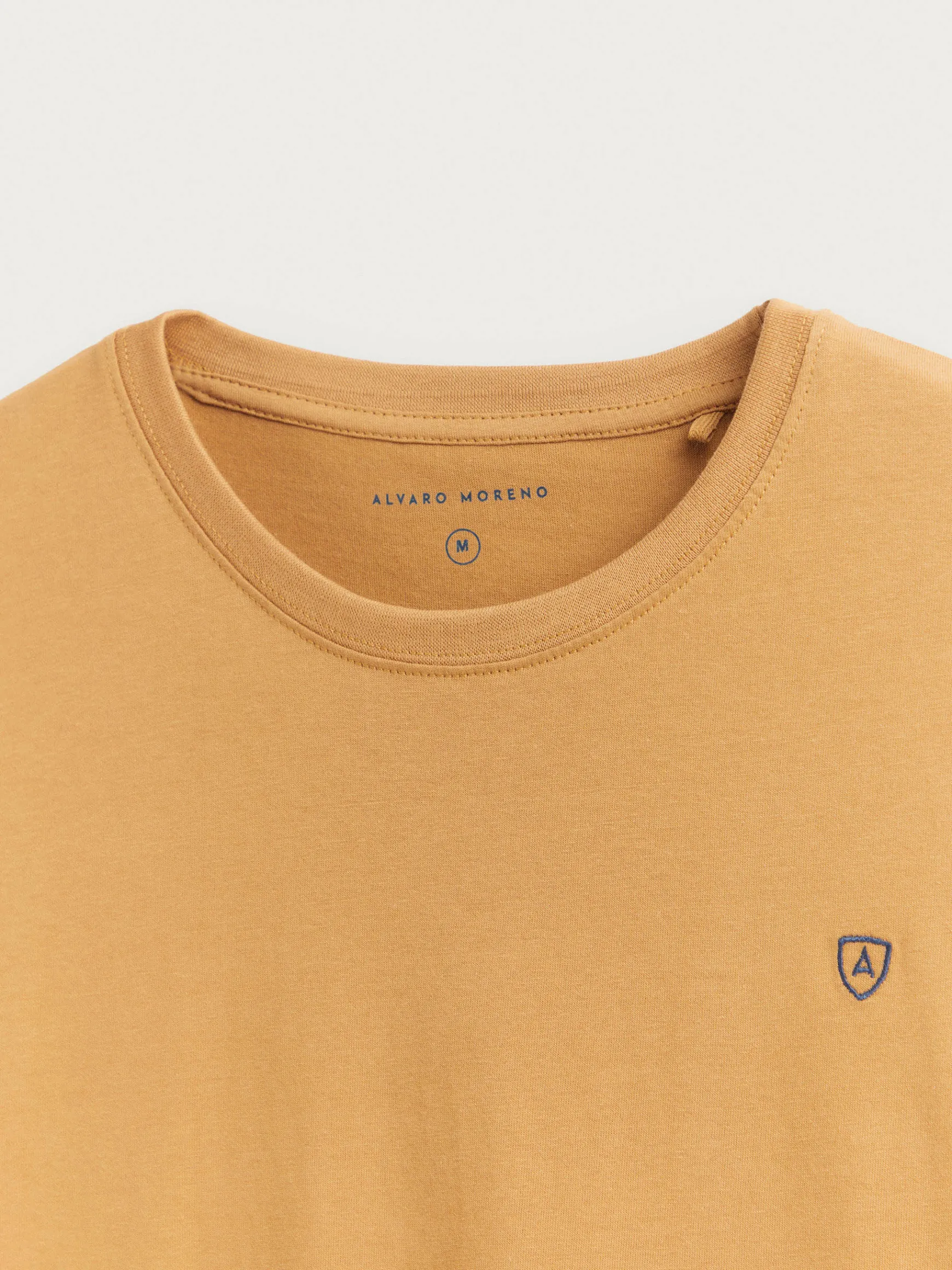 Alvaro Moreno Camisetas|CAMISETA BASICA Mostaza