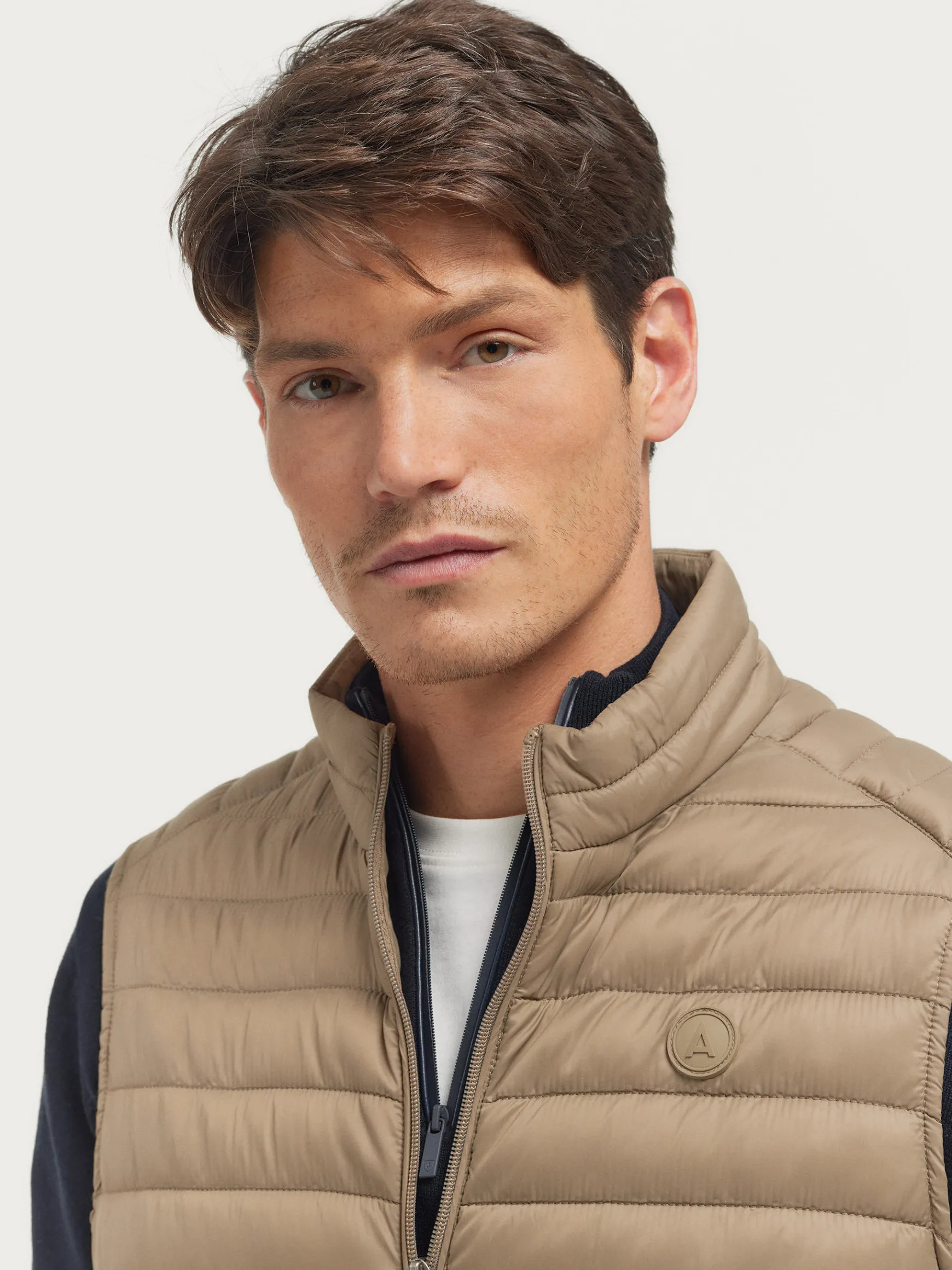 Alvaro Moreno Chalecos|CHALECO DENKER Camel